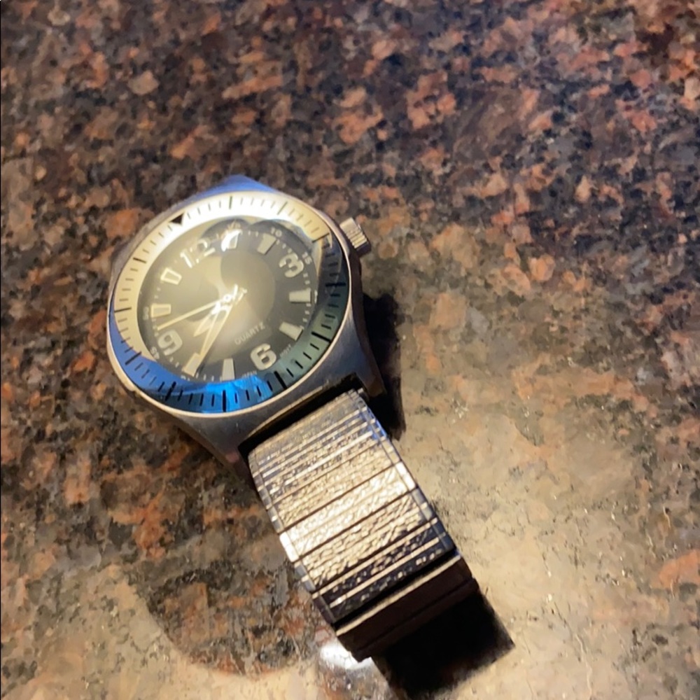 Watch - Picture 2 of 4